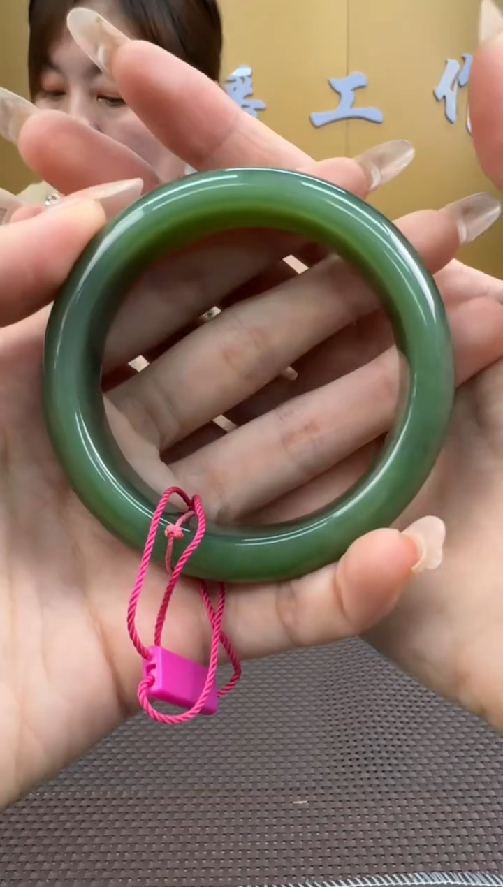 【闪购商品】和田玉手镯未镶嵌57