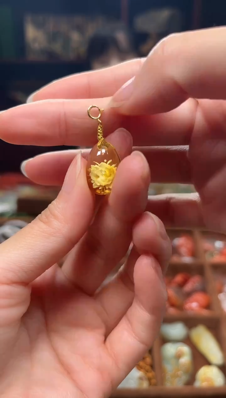 琥珀颈饰未镶嵌小花小提溜