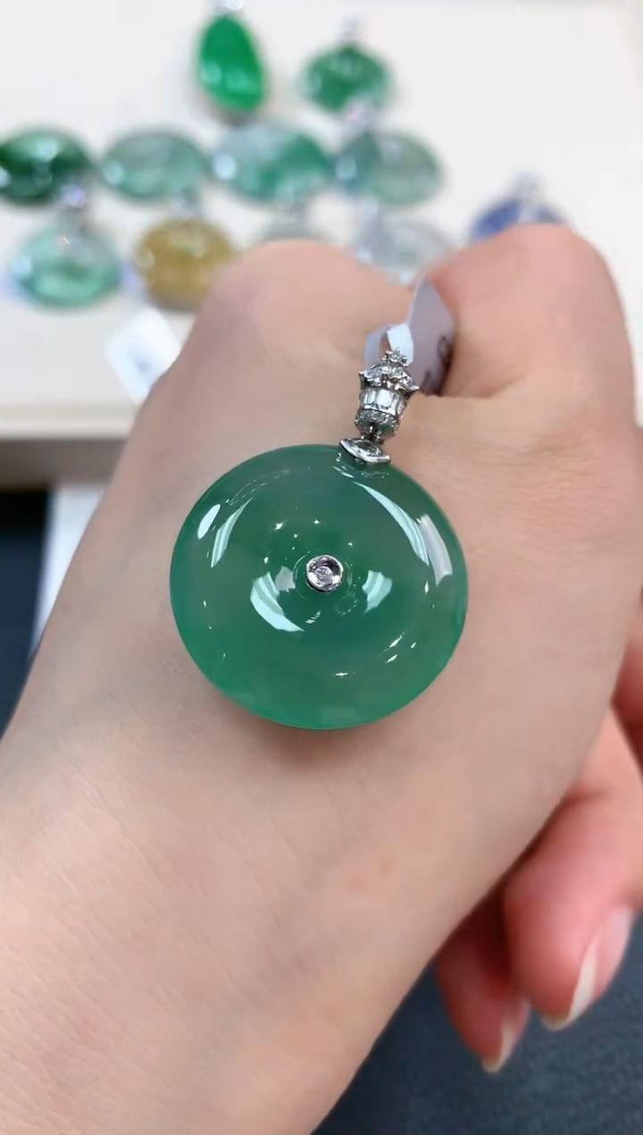 【闪购商品】翡翠吊坠(不含链)18K金镶嵌b172不退换多样性一件发货