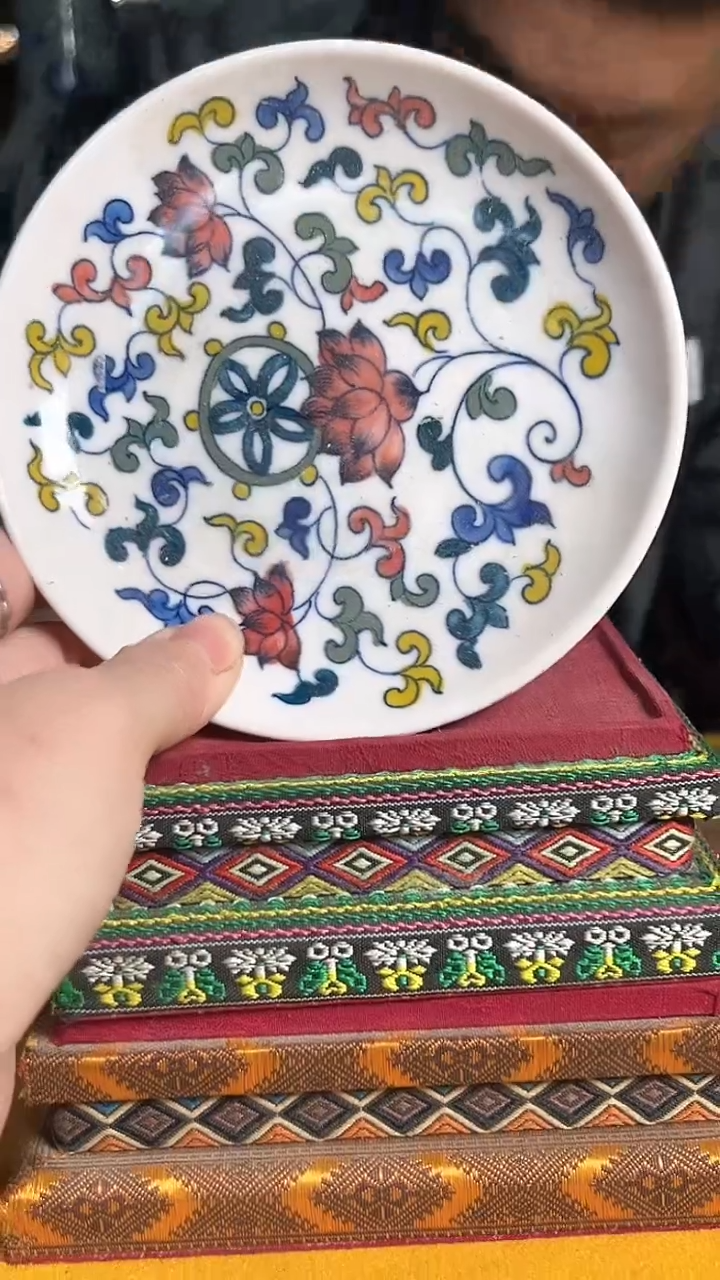 【闪购商品】瓷片370F现代工艺品一个