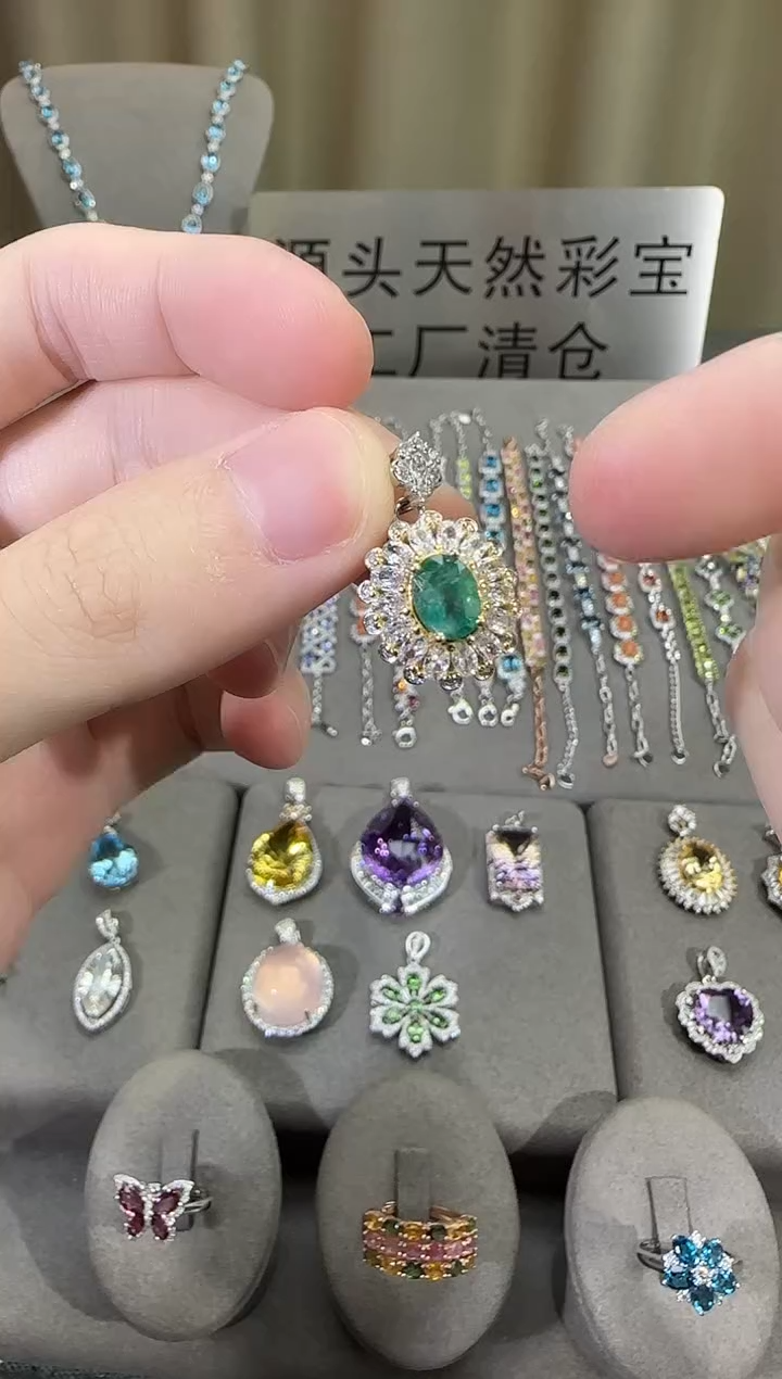颈饰银S925镶嵌祖母绿5*7mm吊坠设计款