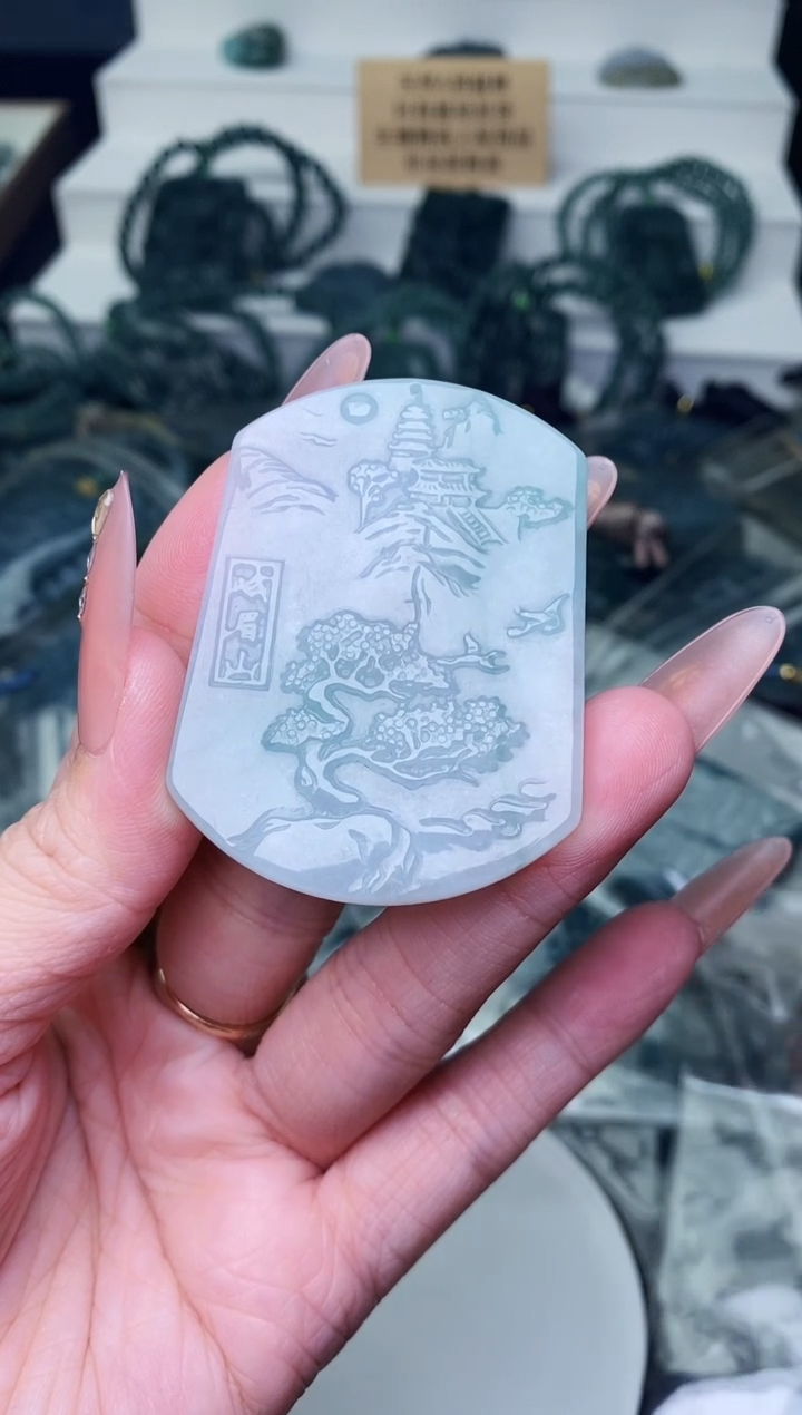 颈饰未镶嵌翡翠 