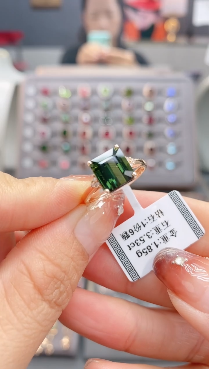 18K金镶嵌戒指碧玺3.53  