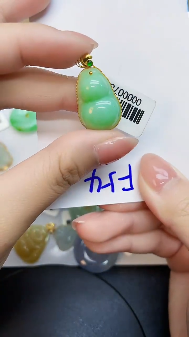 翡翠18K金镶嵌颈饰0000000000