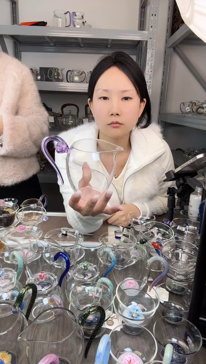 手工艺品玻璃禾器怡莲紫色普通盒