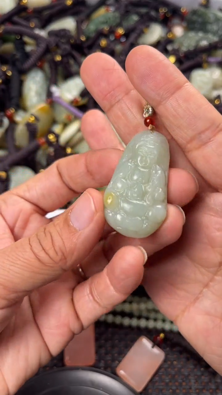 【闪购商品】和田玉颈饰未镶嵌多样性发货没有证书拍一发一有瑕