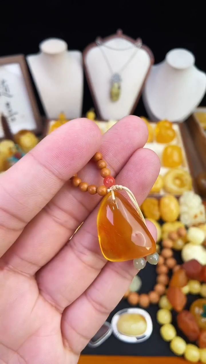 琥珀未镶嵌珠宝奇石柒月