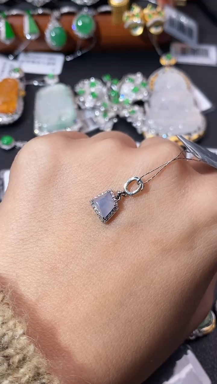 【闪购商品】翡翠吊坠(不含链)18K金镶嵌吊坠