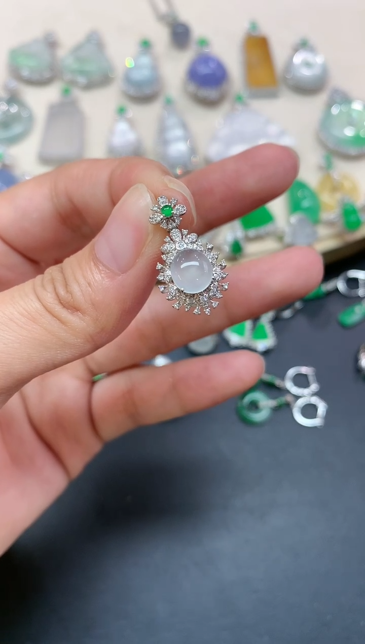 【闪购商品】翡翠18K金镶嵌吊坠(不含链)A93|3980