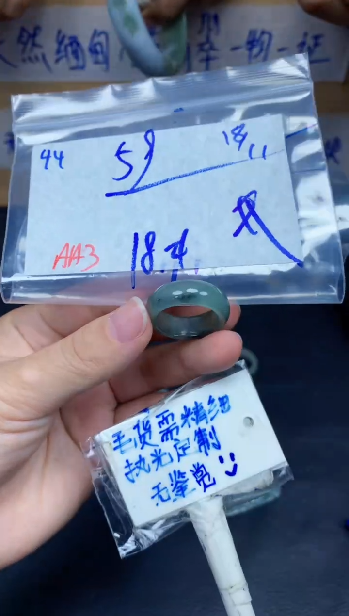 未镶嵌定制翡翠开****?44毛货需精细抛光挂件多样性拍一发一