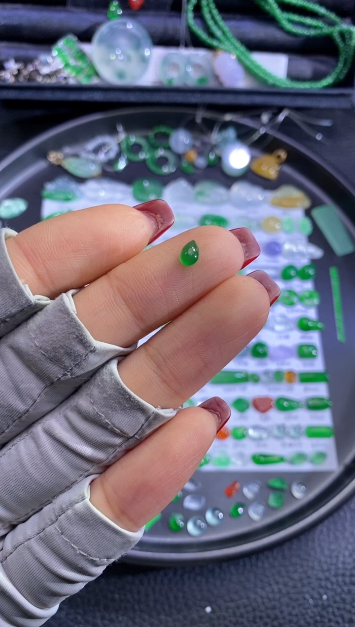 未镶嵌挂件翡翠水滴