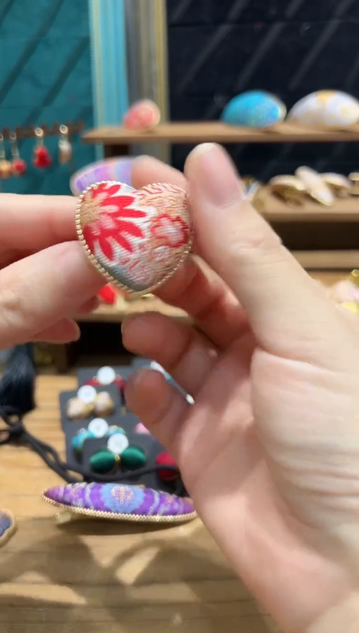 【闪购商品】【一物一拍2.6】苏地亚红金爱心发绳一个