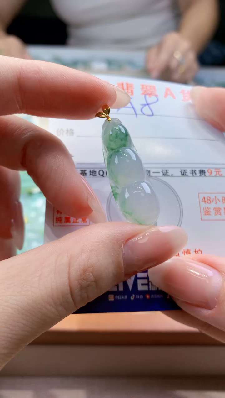 翡翠18K金镶嵌颈饰天然缅甸a货翡翠