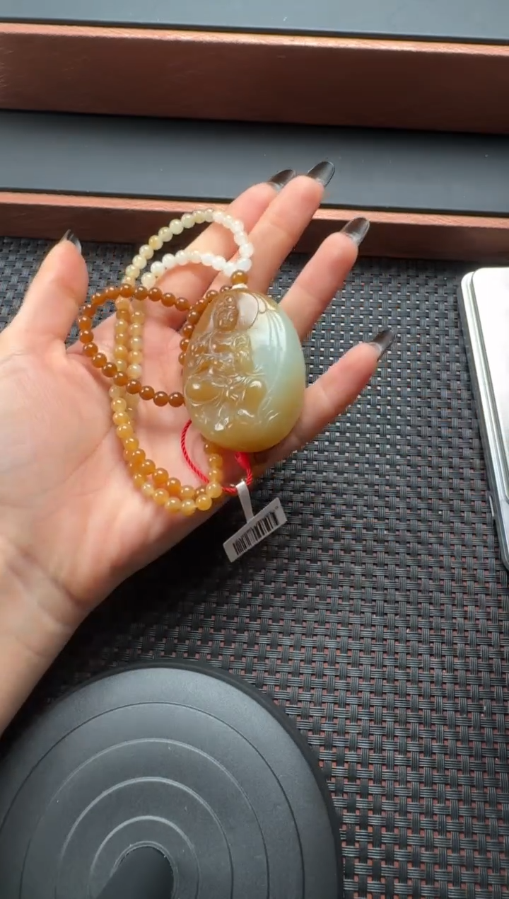 吊坠(赠链)未镶嵌和田玉且末金山糖白吊坠