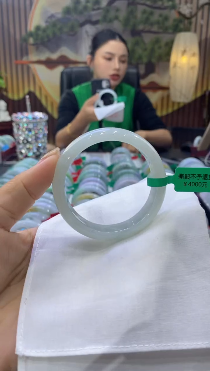 【闪购商品】翡翠未镶嵌手镯多人06052