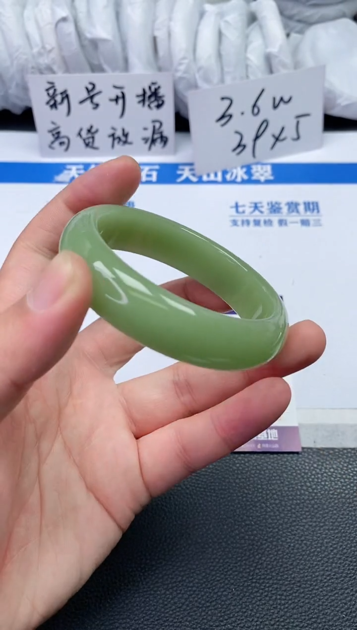 【闪购商品】石英质玉手镯未镶嵌Q707