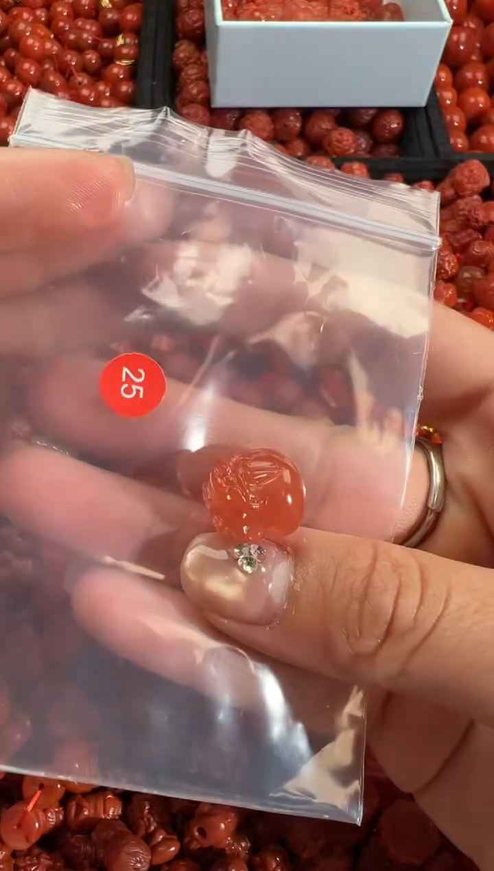南红玛瑙合金颈饰1