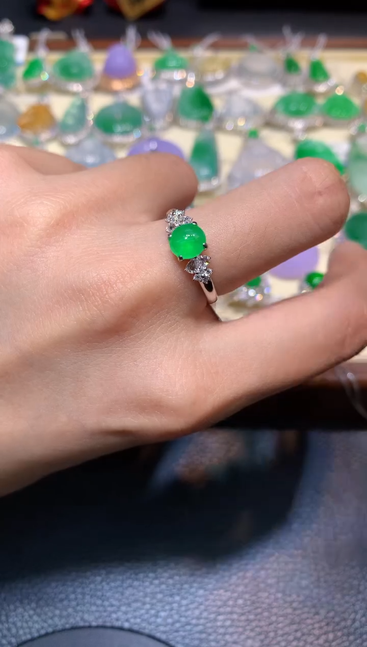 18K金镶嵌戒指翡翠1