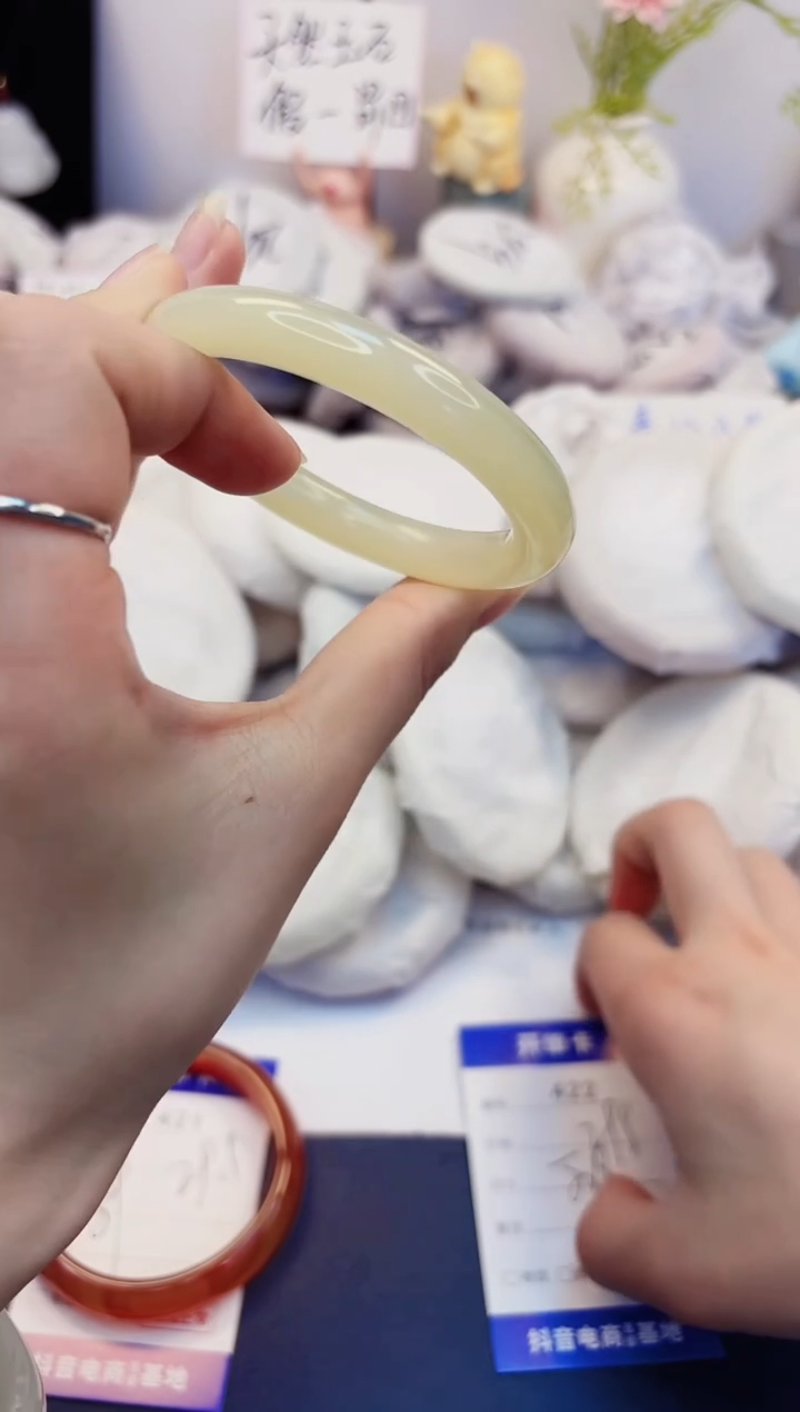 【闪购商品】石英质玉手镯未镶嵌422-美人条-圈口53