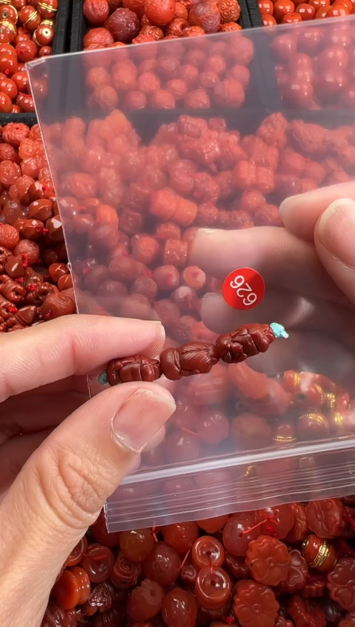 南红玛瑙未镶嵌颈饰1