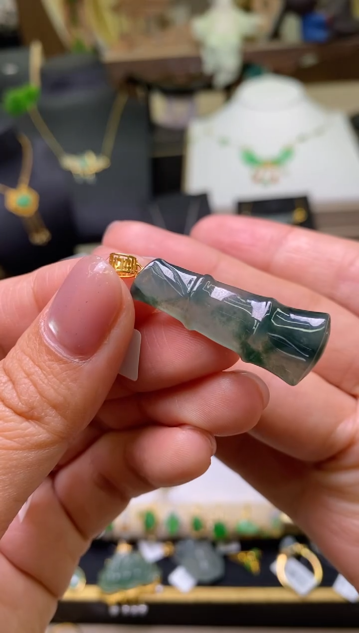 【闪购商品】翡翠颈饰18K金镶嵌净货16200