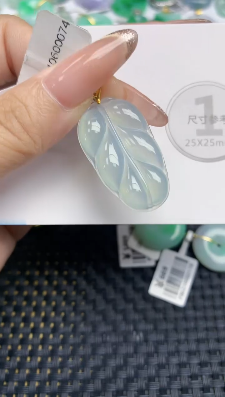 颈饰18K金镶嵌翡翠天然缅甸A货翡翠百元以上9元证书费自理