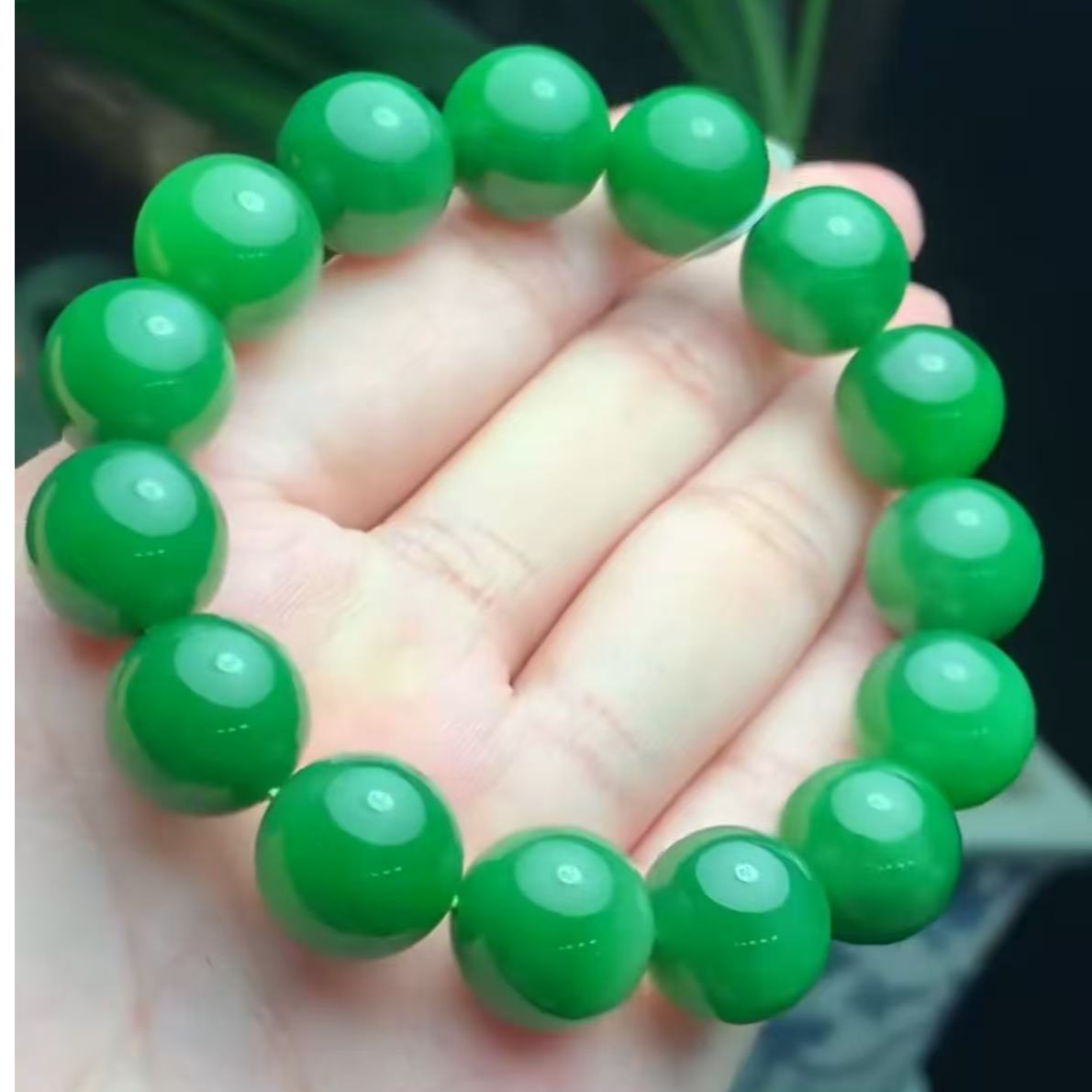 新疆和田玉碧玉菠菜绿手串