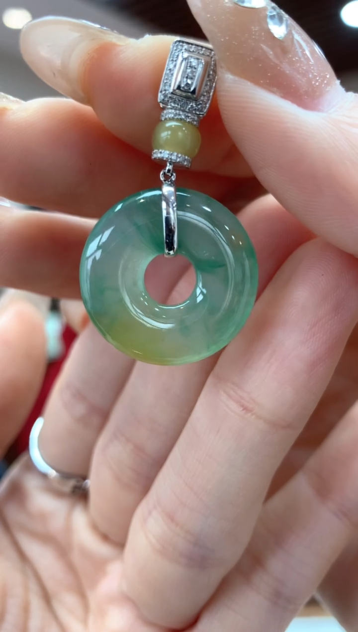 【闪购商品】翡翠吊坠(不含链)18K金镶嵌甜甜圈