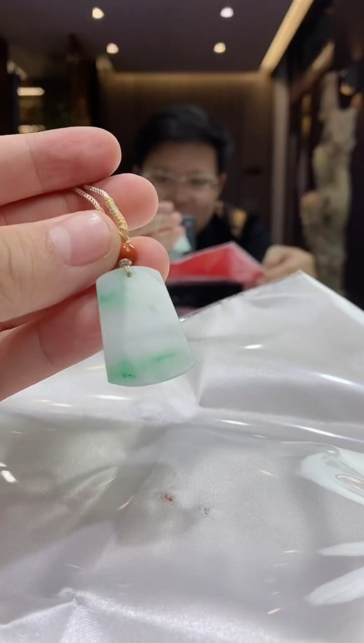 【闪购商品】翡翠颈饰未镶嵌天然翡翠无事牌加绳子