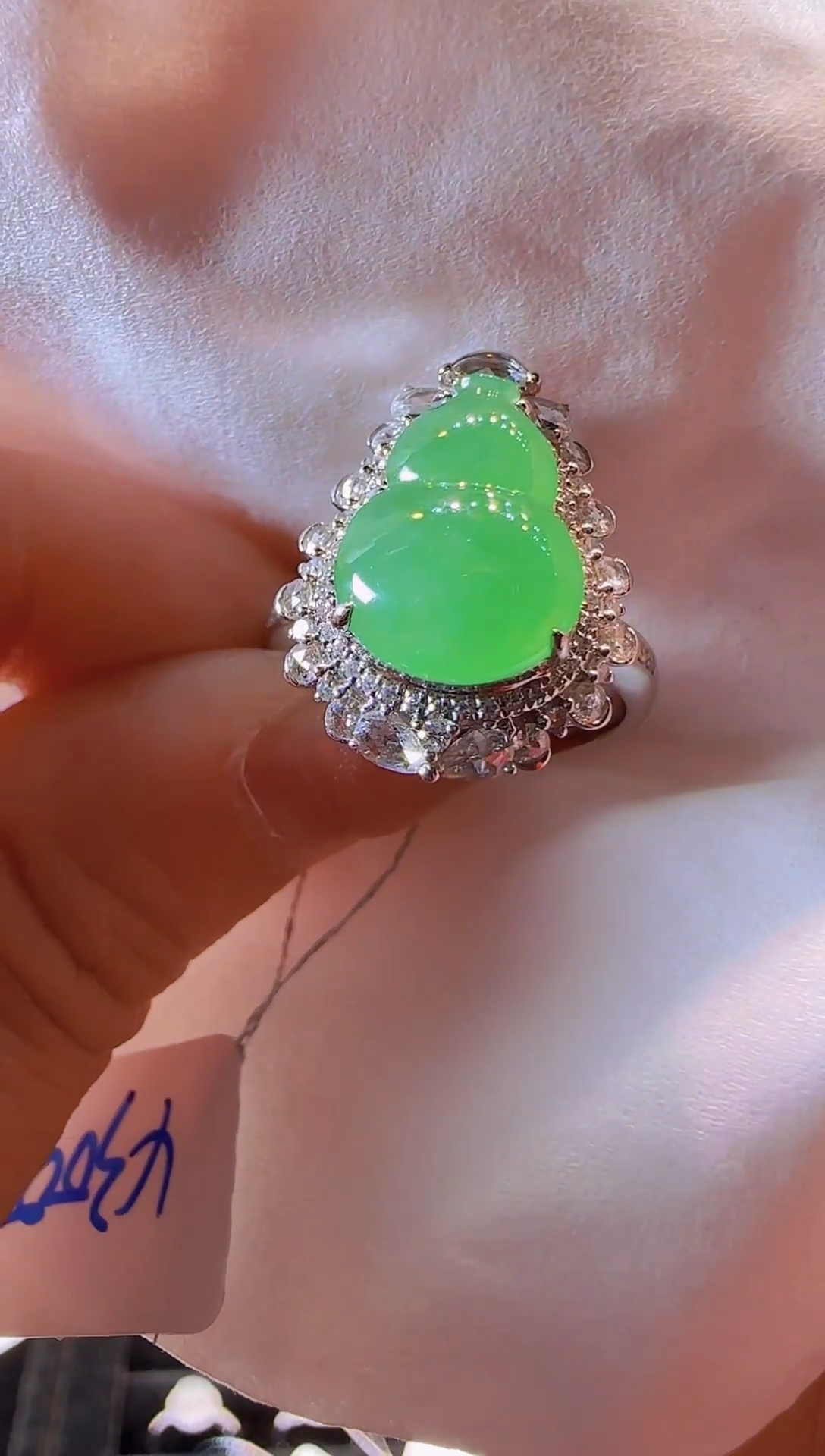 【闪购商品】翡翠戒指18K金镶嵌冰阳绿葫芦戒指