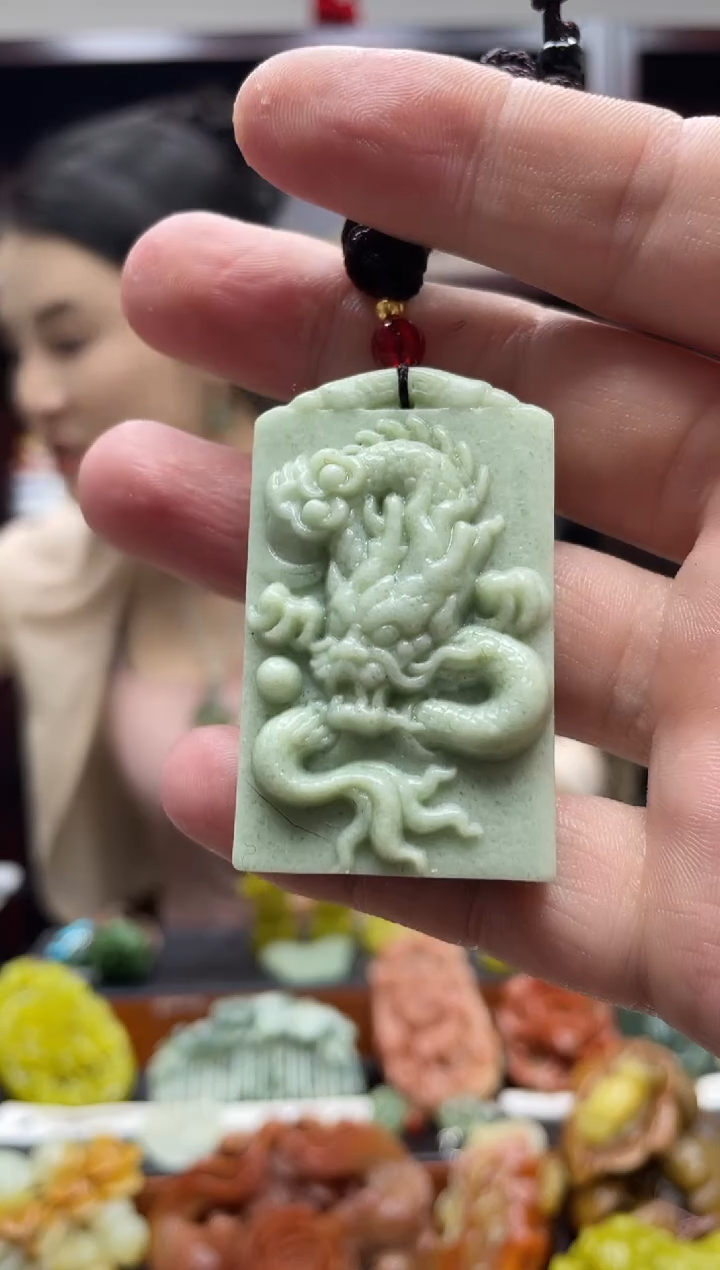岫玉未镶嵌吊坠·