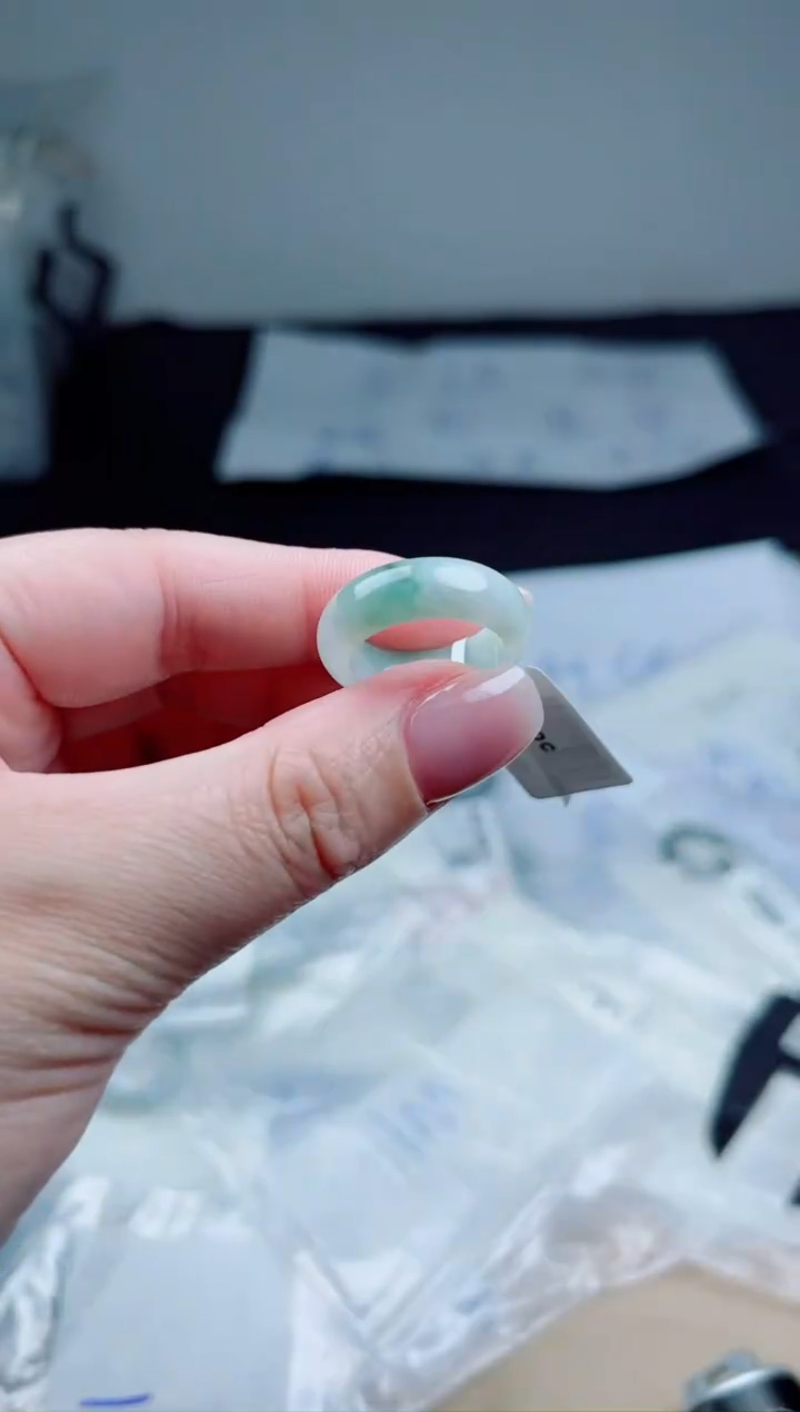 翡翠未镶嵌颈饰戒圈