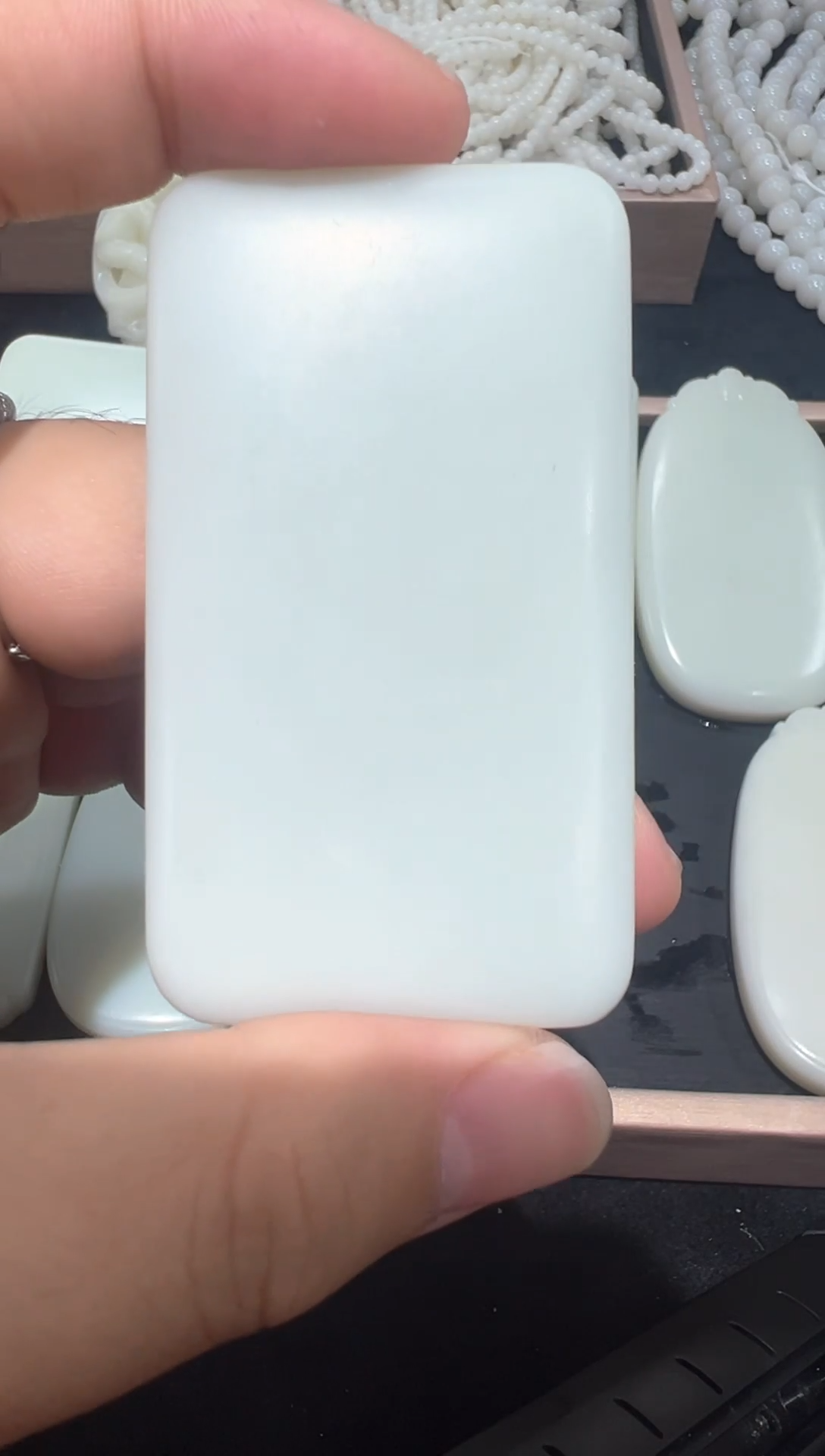 和田玉未镶嵌颈饰玉牌