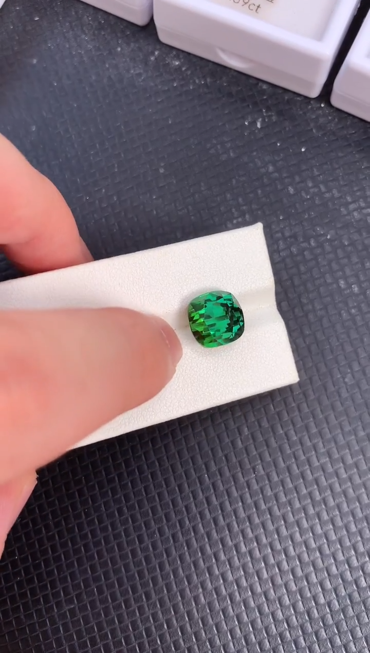 裸石未镶嵌碧玺天然电光绿色碧玺7.5ct