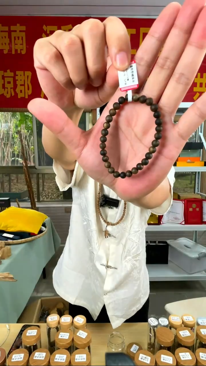 沉香手串海南沉香0.6规格圆珠单圈沉水级别