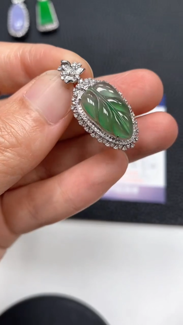 【闪购商品】翡翠吊坠(不含链)18K金镶嵌叶子吊坠