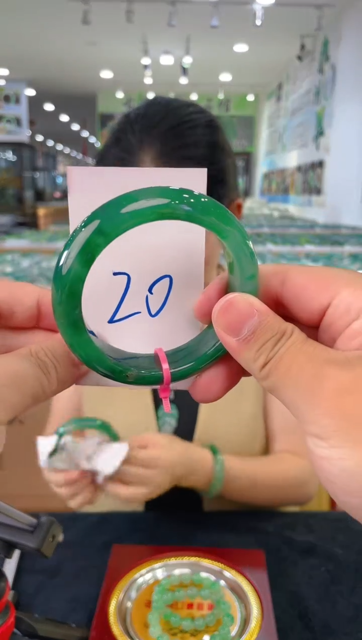 石英质玉（非洲翠）手镯未镶嵌天然冰飘花