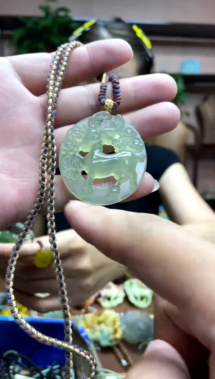 未镶嵌岫玉吊坠多样性发货发其中之一