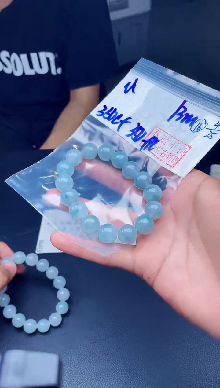 定制翡翠未镶嵌毛货需精细抛光，拍一发一