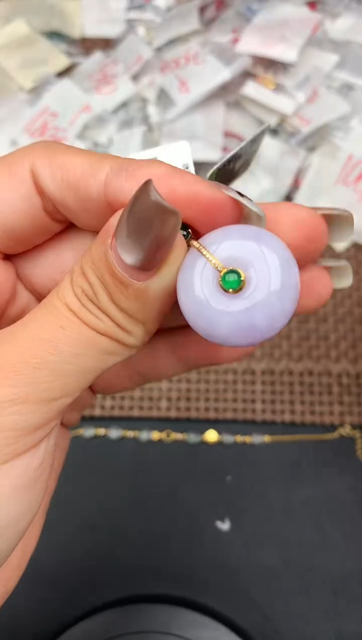 18K金镶嵌挂件翡翠—