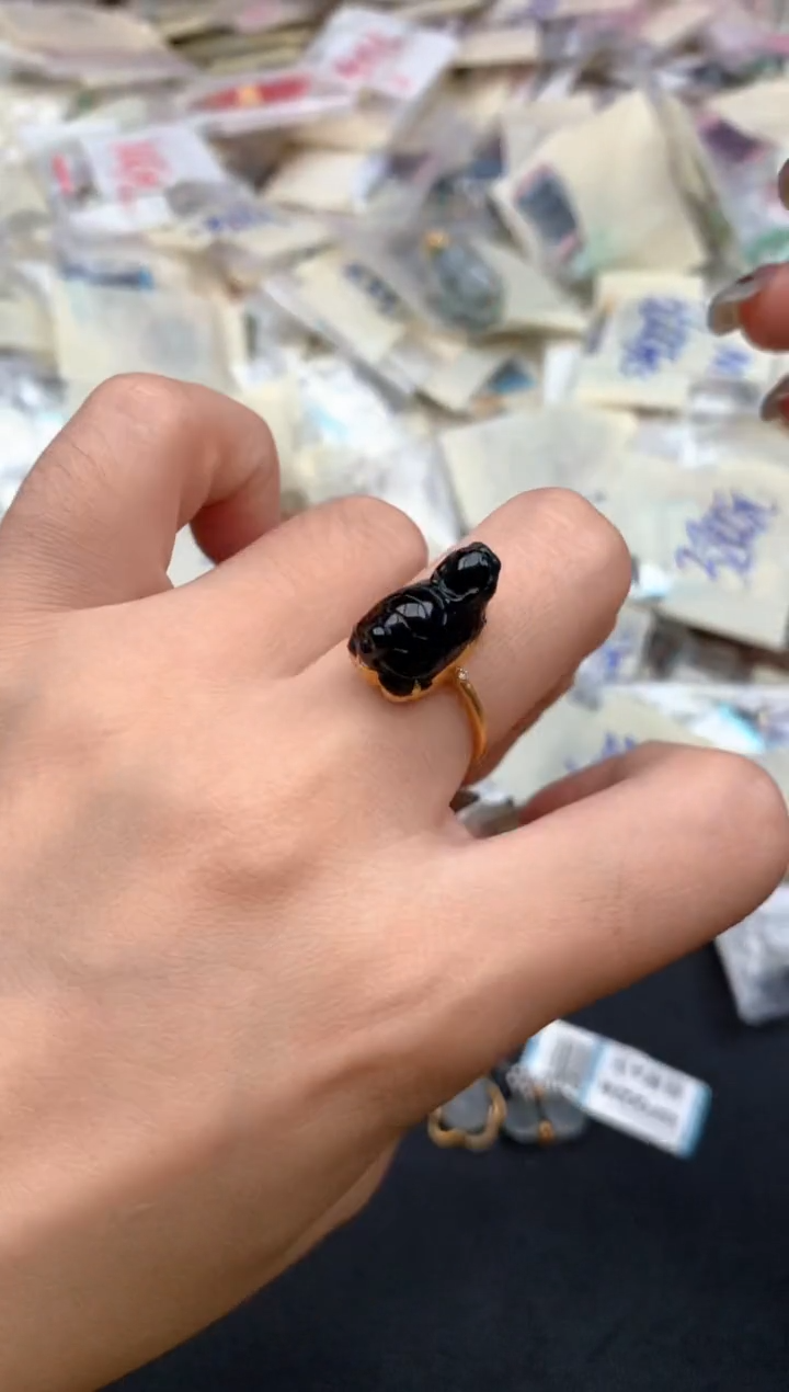 18K金镶嵌挂件翡翠一14圈