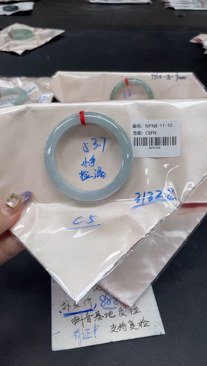 未镶嵌手镯翡翠翡翠手镯