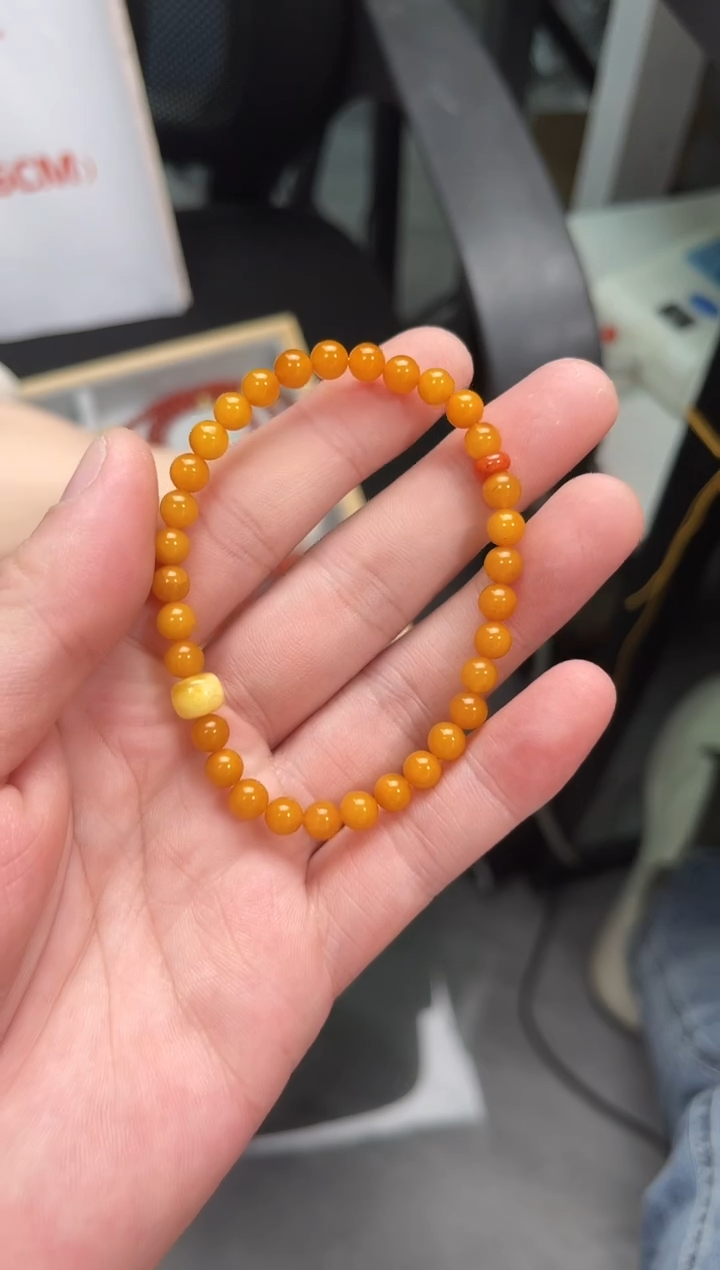【闪购商品】未镶嵌蜜蜡手串鸡油红单圈QF-A298（多样性发一）