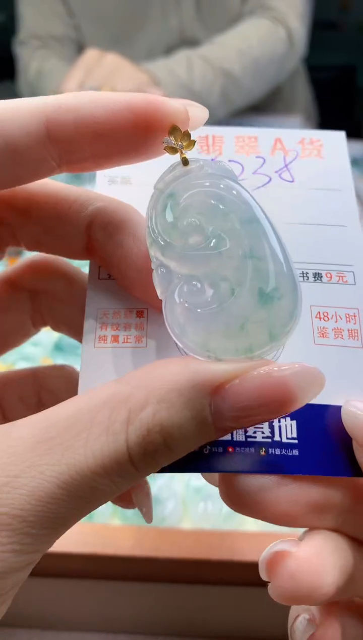 翡翠18K金镶嵌颈饰天然缅甸a货翡翠