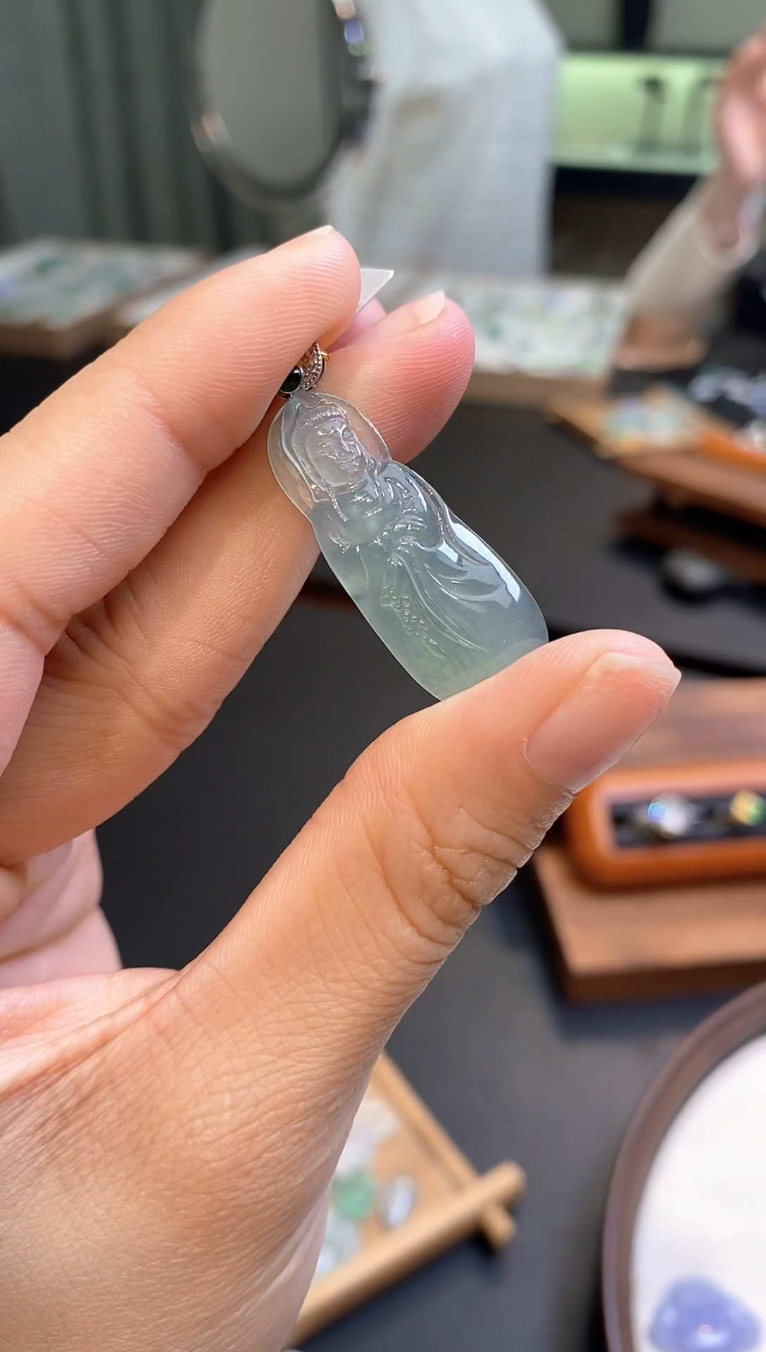 翡翠18K金镶嵌颈饰观音