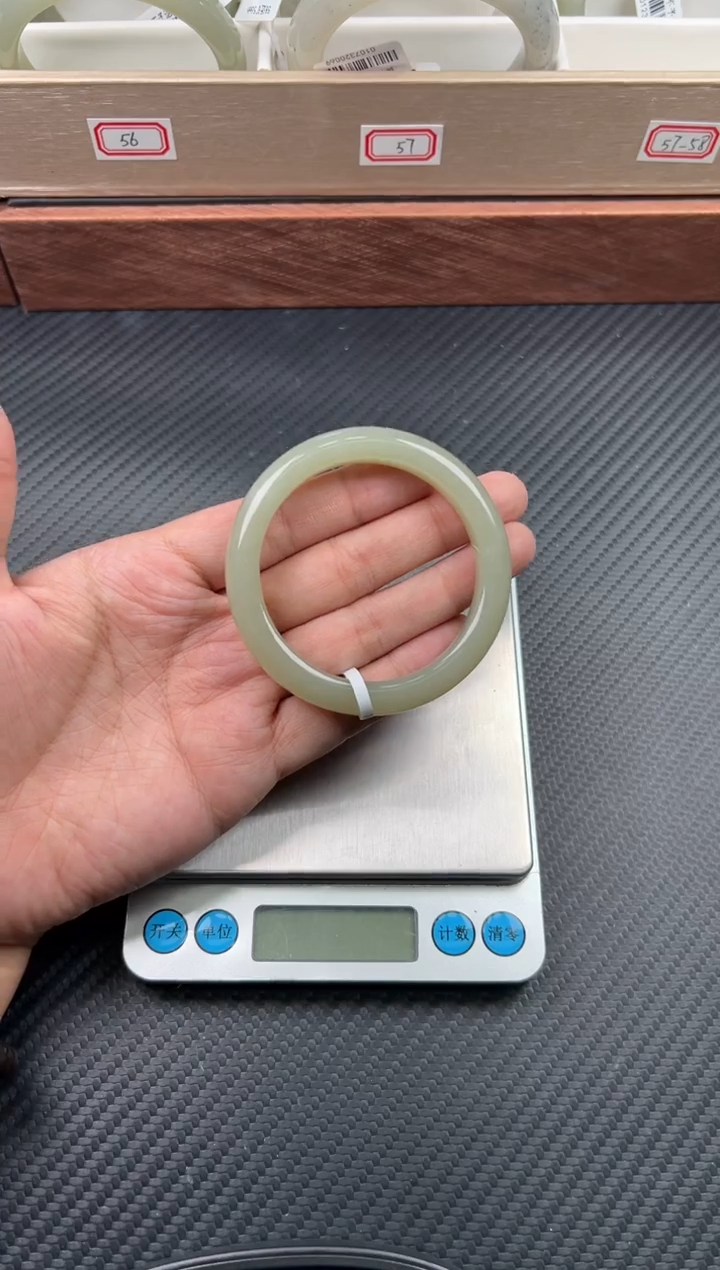 未镶嵌手镯和田玉且末近矿微色差52Jm