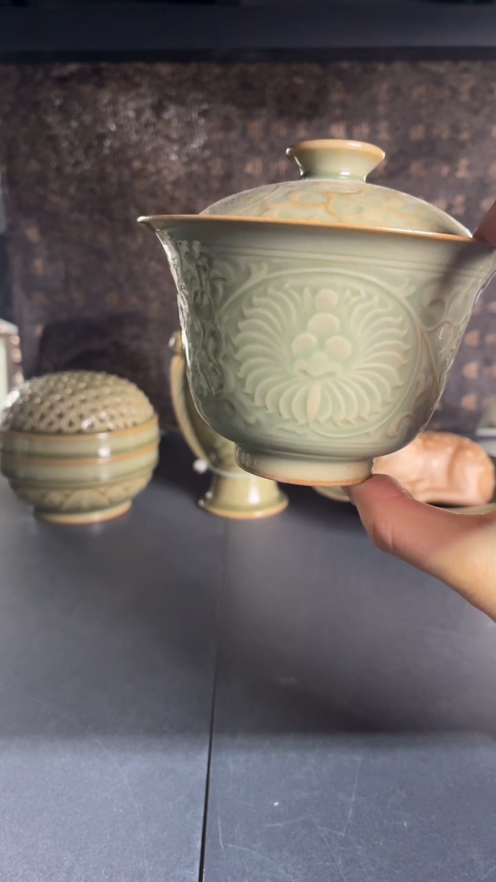 耀州窑仰山团菊盖碗微瑕