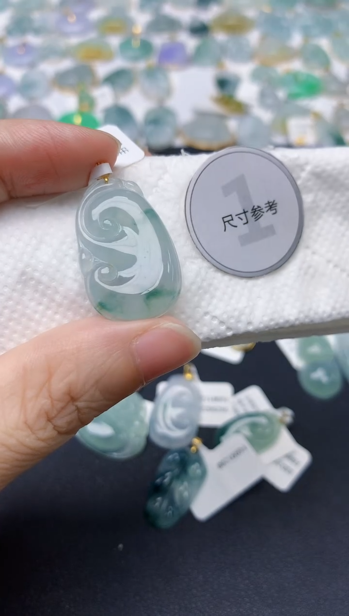 翡翠18K金镶嵌颈饰天然缅甸A货翡翠