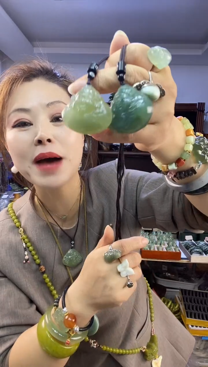 未镶嵌蛇纹石玉财神多样性随机发一