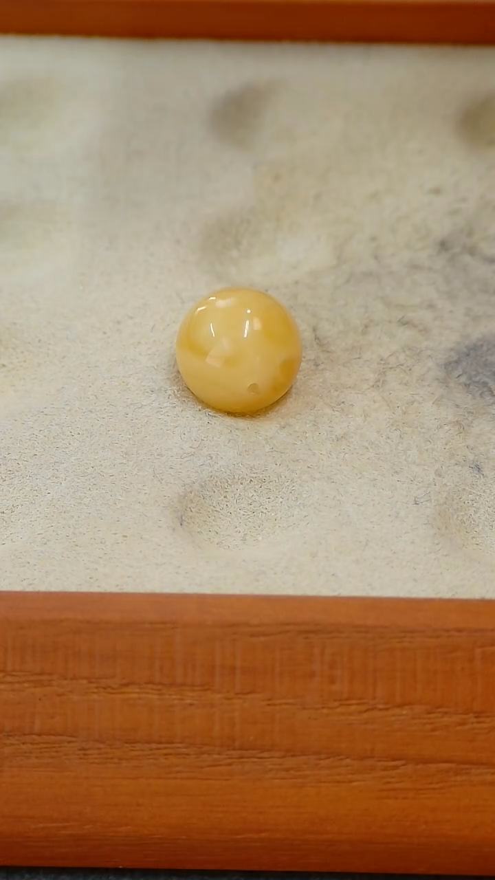 【闪购商品】蜜蜡裸石未镶嵌俄料微瑕10.9MM0.726克